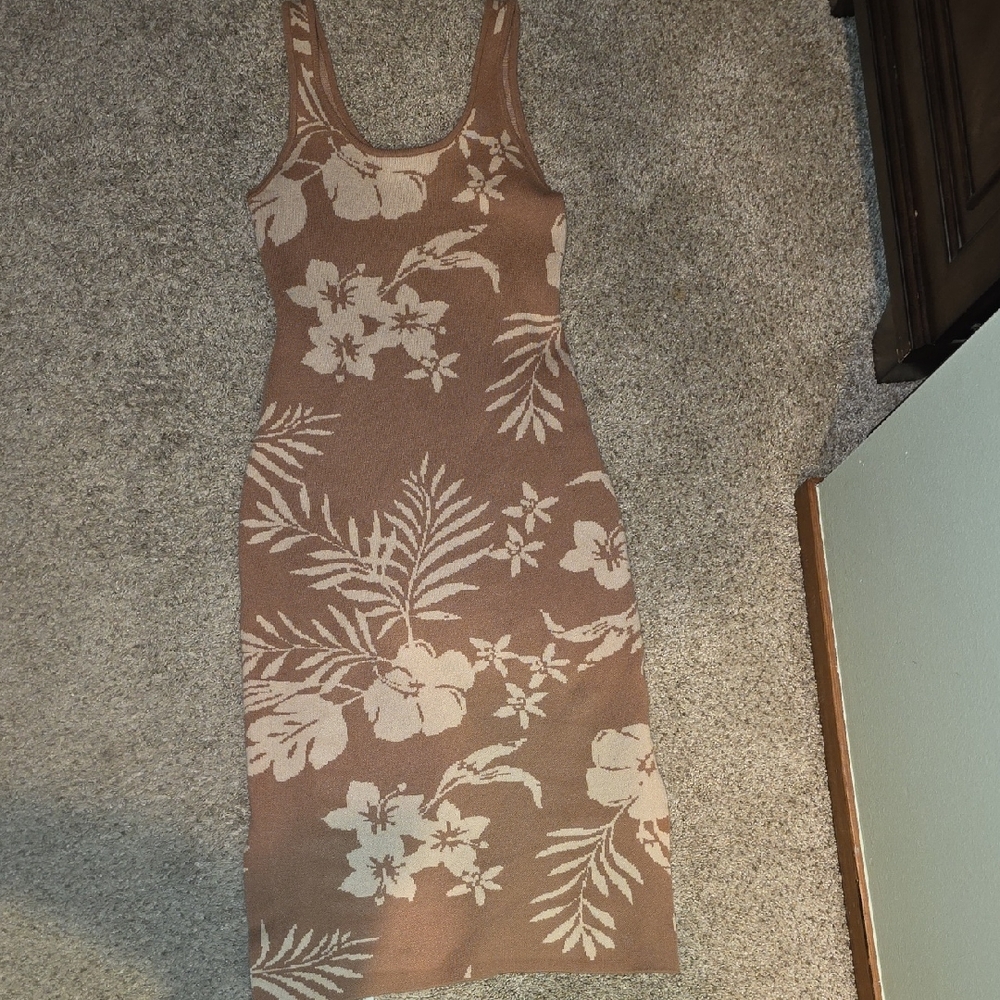 Elegant Floral Sleeveless Midi Dress - Tan and Cream Knitted Midi.
